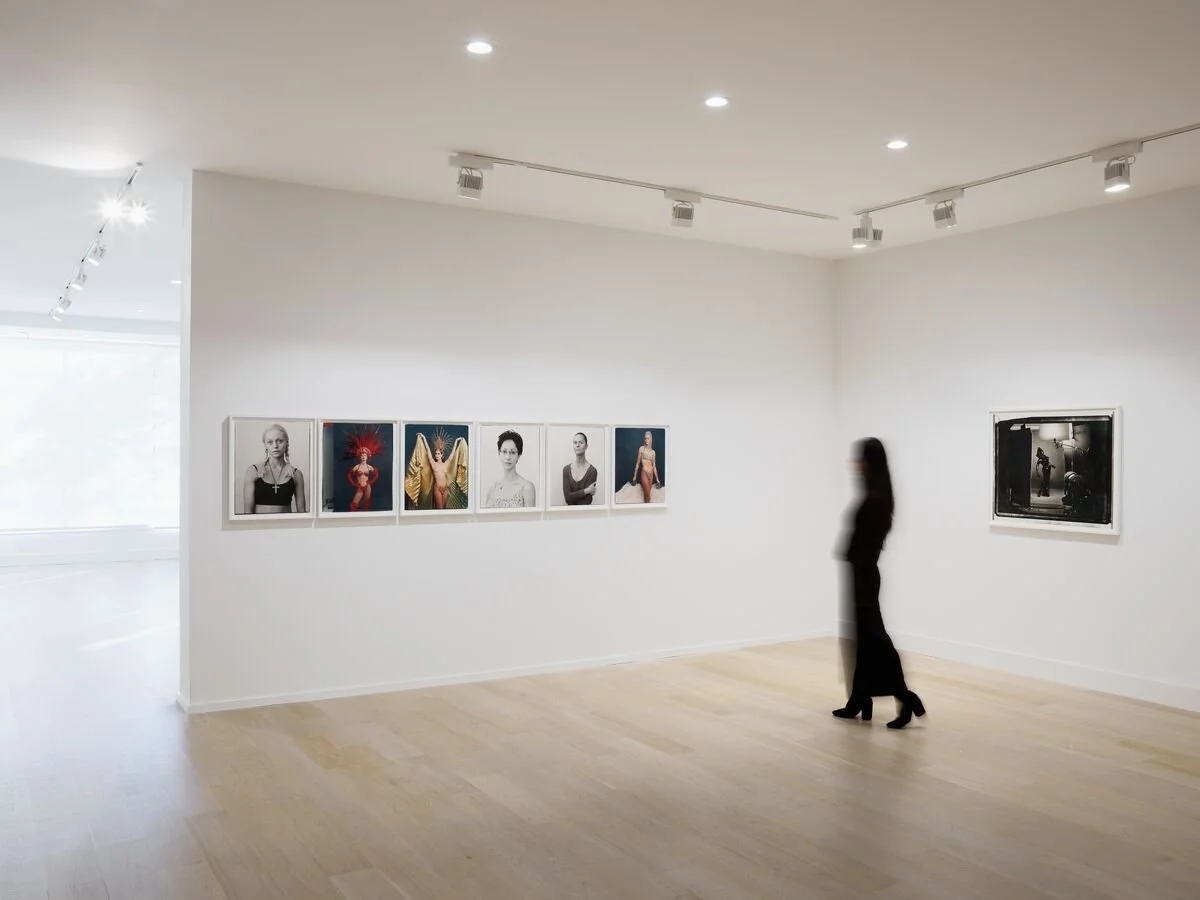 Annie Leibovitz. Wonderland Hauser & Wirth Southampton Installation View, Photo: Thomas Barratt