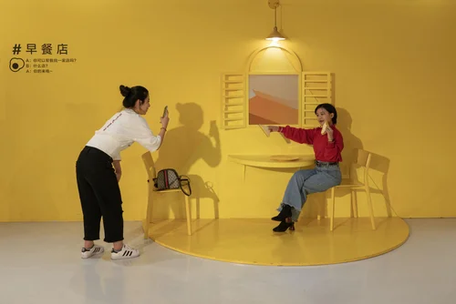 Zou Jingyao: Famous Internet Sites