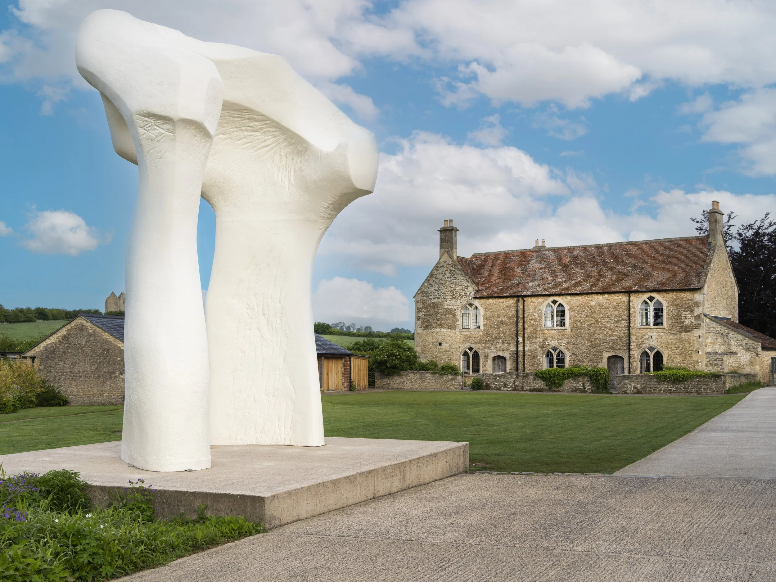 Henry Moore. Sharing Form Hauser & Wirth Somerset Installation View, Photo: V21 Artspace Courtesy: The Henry Moore Foundation and Hauser & Wirth