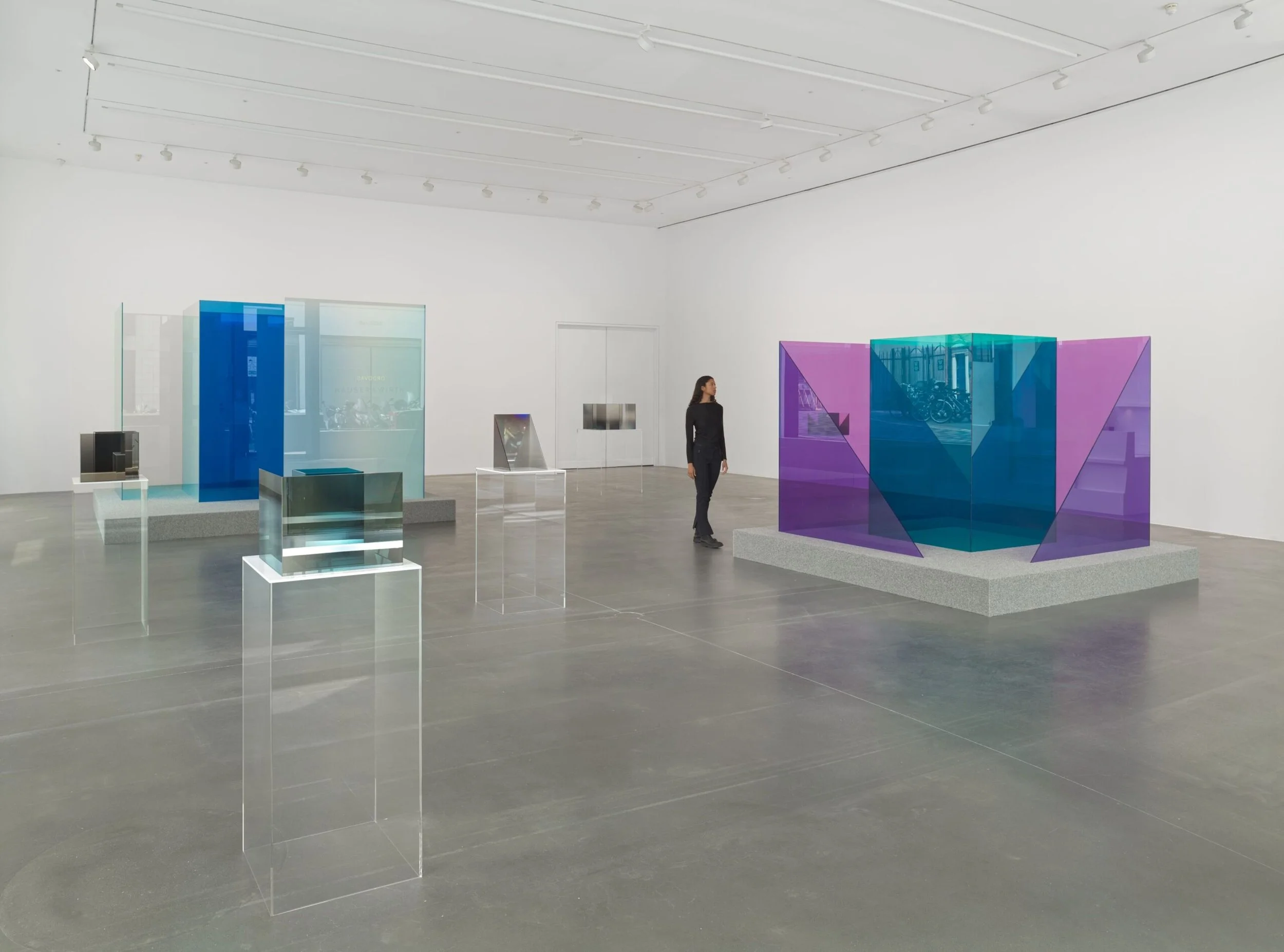 Larry Bell. New Work Hauser & Wirth London Installation View, Photo: Alex Delfanne © Larry Bell, Courtesy: The artist and Hauser & Wirth