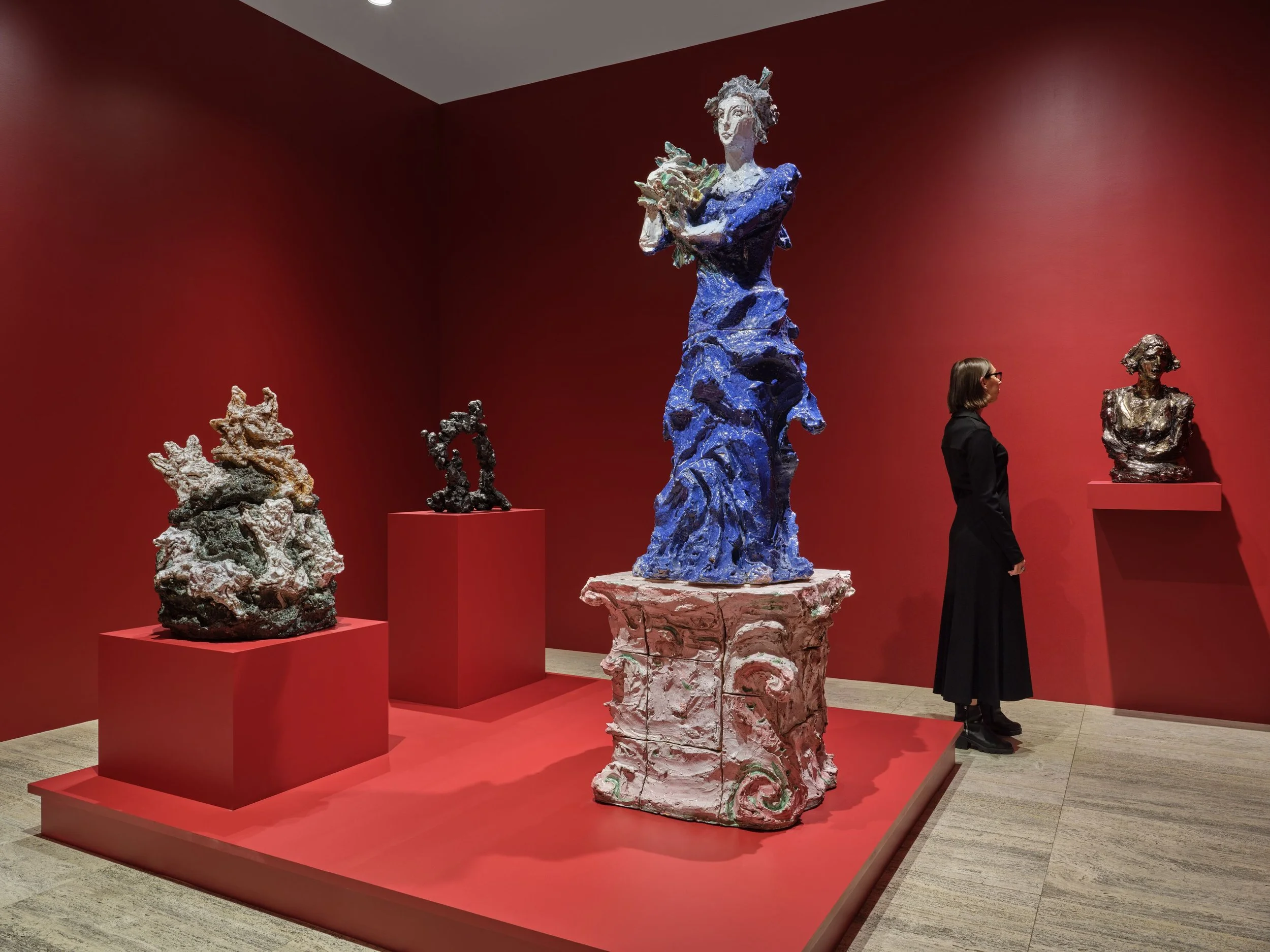 Lucio Fontana. Sculpture Hauser & Wirth Installation View, Photo: Thomas Barratt © Fondazione Lucio Fontana, Courtesy: Hauser & Wirth